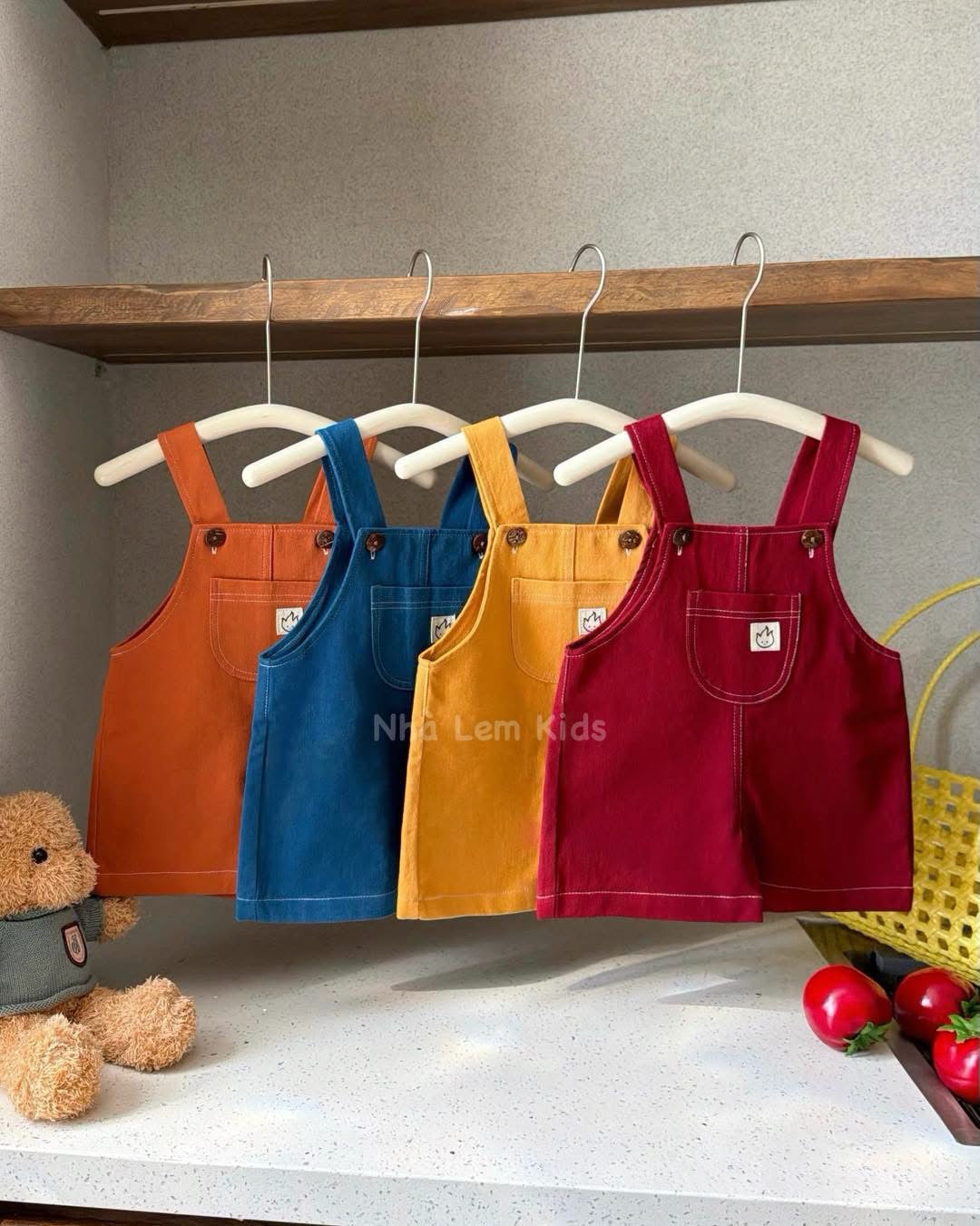 Yếm kaki 4 màu đỏ vàng cam xanh của Nhà Lem Kids